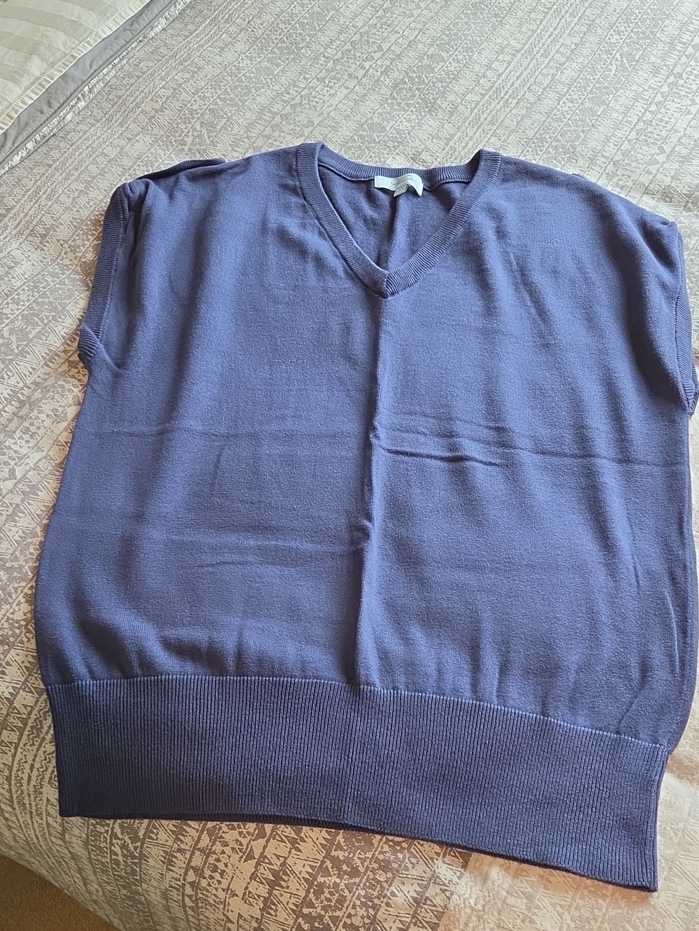 Women's V-Neck Sweater Vest in Navy - Classic Knit
